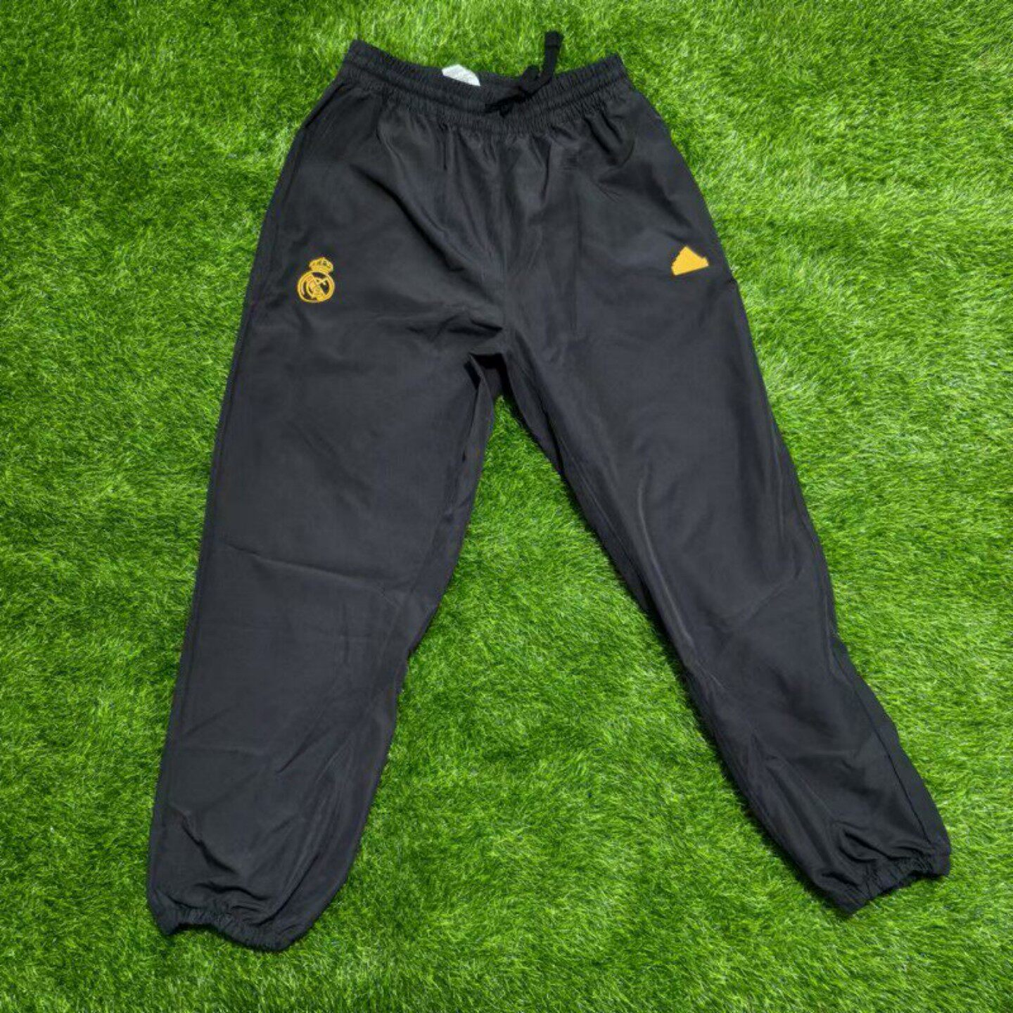 Adidas 皇马 皇家马德里 2324足球运动休闲训练梭织运动裤 hy0632