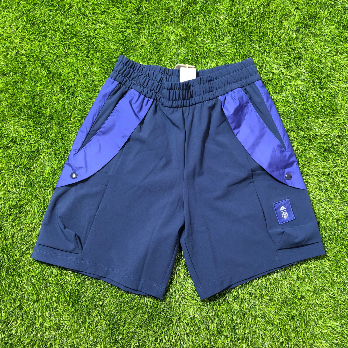 Adidas 曼联 运动训练休闲跑步工装沙滩裤梭织速干足球短裤it4195