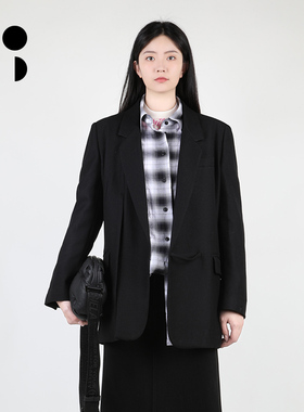 未知未觉时尚通勤气质垂感开叉盘扣垫肩黑色西装外套女W341X14418