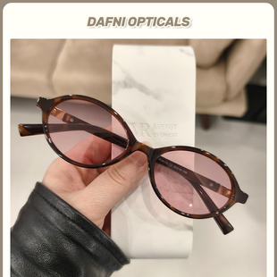 miu缪系书呆子凹造型墨镜防紫外线太阳镜复古椭圆小框女ins网红风