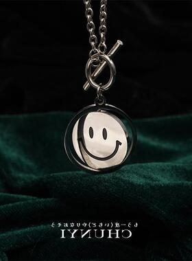 旋转笑脸哭项链切换表情in