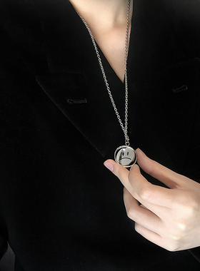 韩国INS可旋转嘻哈风笑脸项链