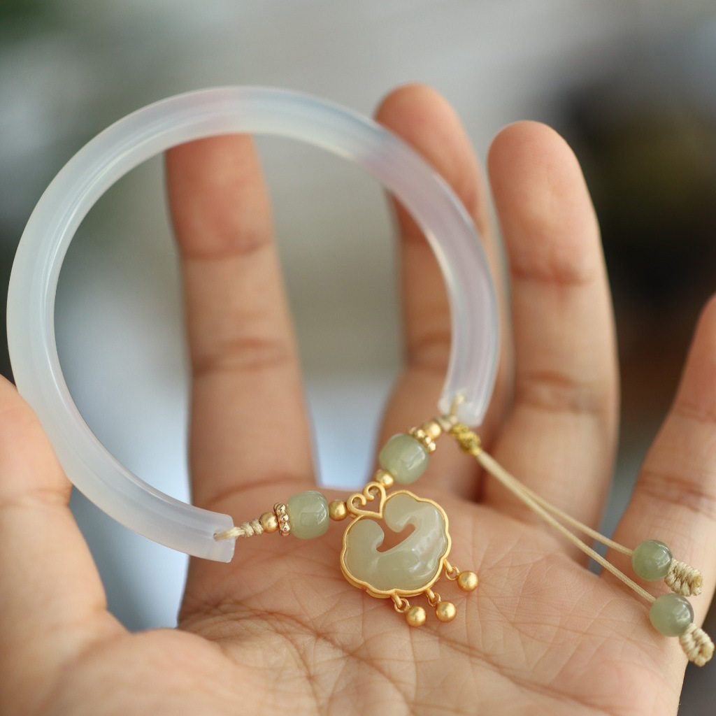 天然玛瑙玉髓福锁锁手镯 玉髓祥云如意锁冰种叮当镯