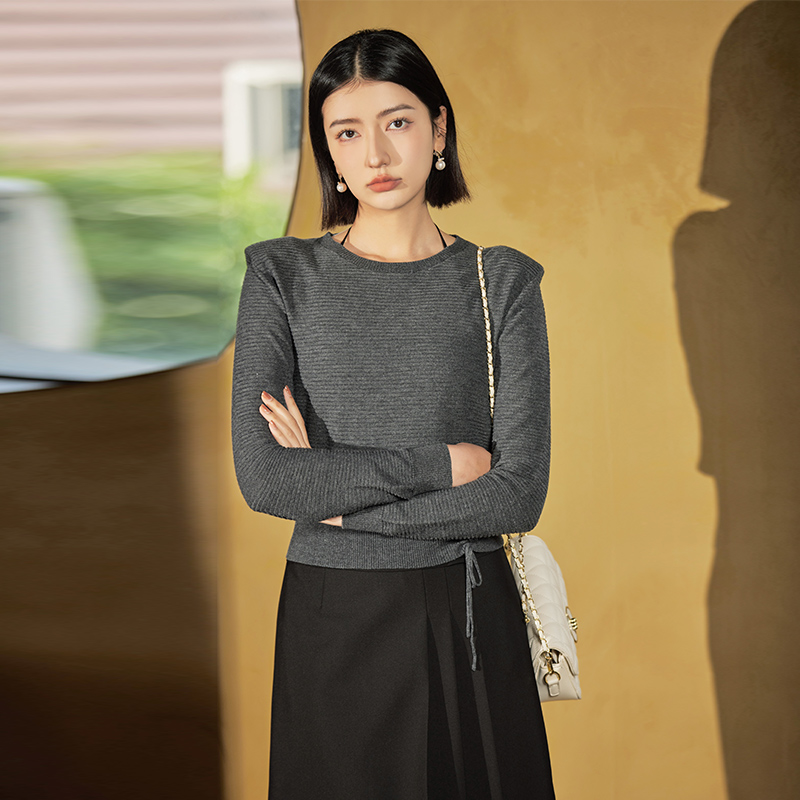 杨门2025春季新款时尚针织衫