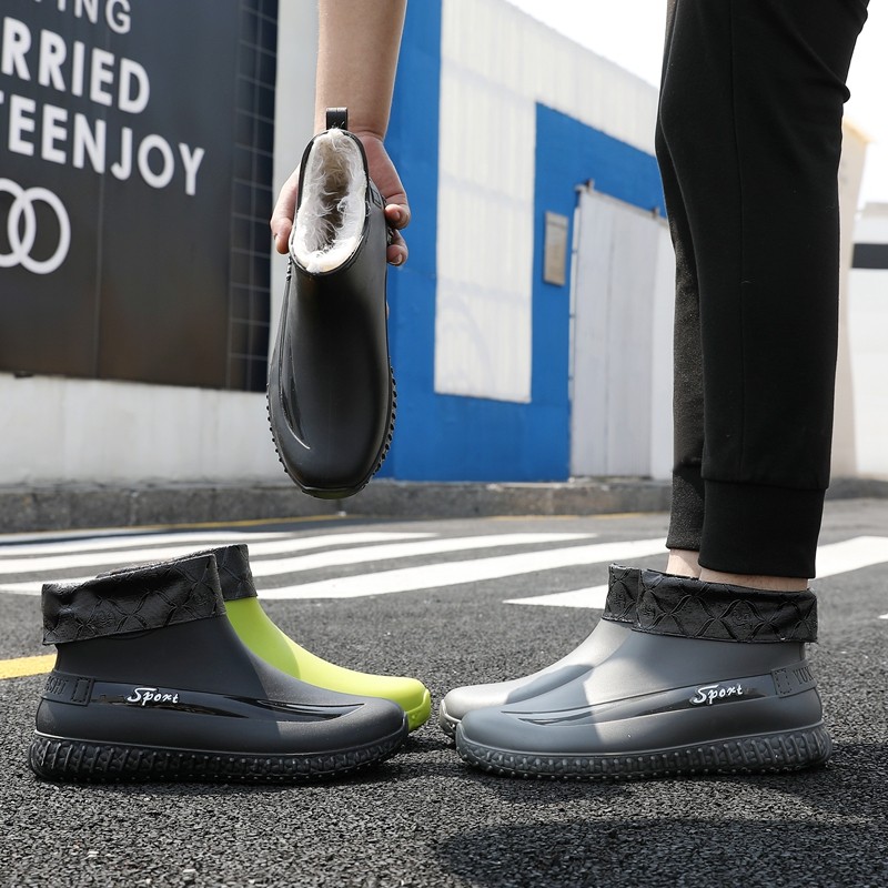 ONE-PIECE VELVET MENS WINTER SHORT WATER BOOTS LOW-TOP WATERPROOF AND NON-SLIP WATER SHOES WARM COTTON RAIN BOOTS AND THE LINER IS THICKENED FLEECE