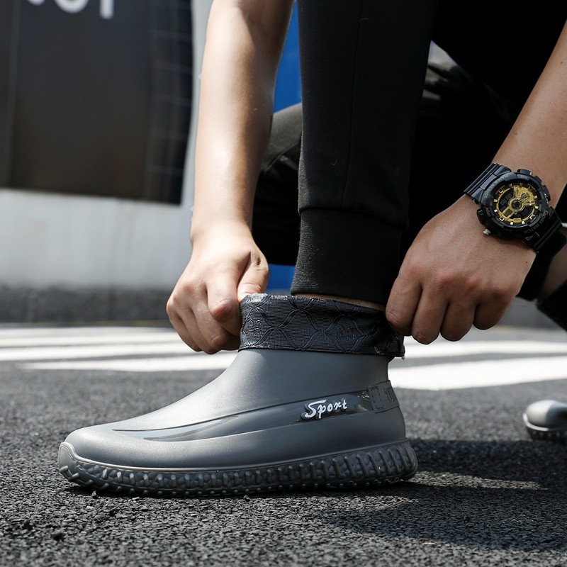 ONE-PIECE VELVET MENS WINTER SHORT WATER BOOTS LOW-TOP WATERPROOF AND NON-SLIP WATER SHOES WARM COTTON RAIN BOOTS AND THE LINER IS THICKENED FLEECE