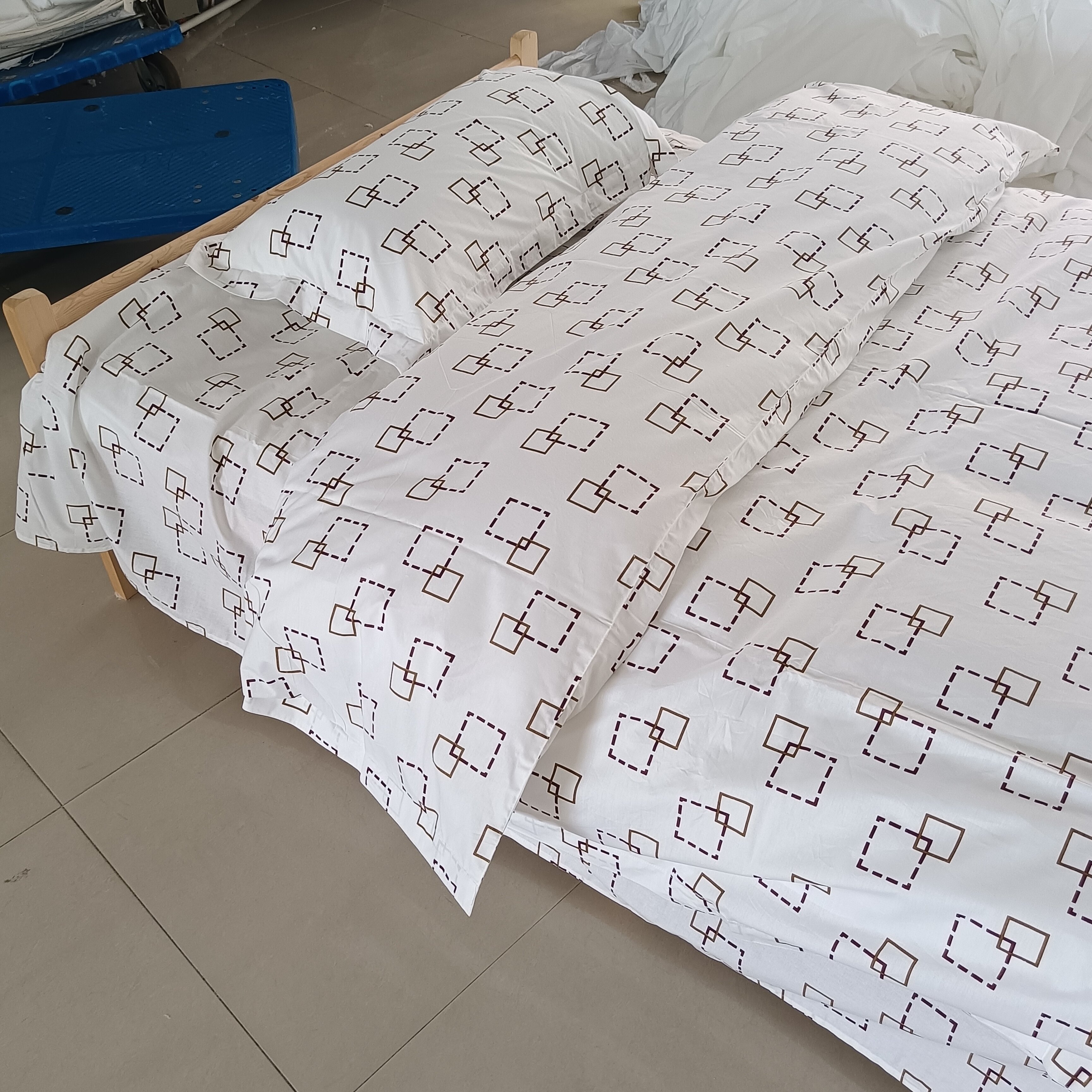酒店用宾馆白色全棉医院养老院床单三四件套纯棉涤棉大小格套框格