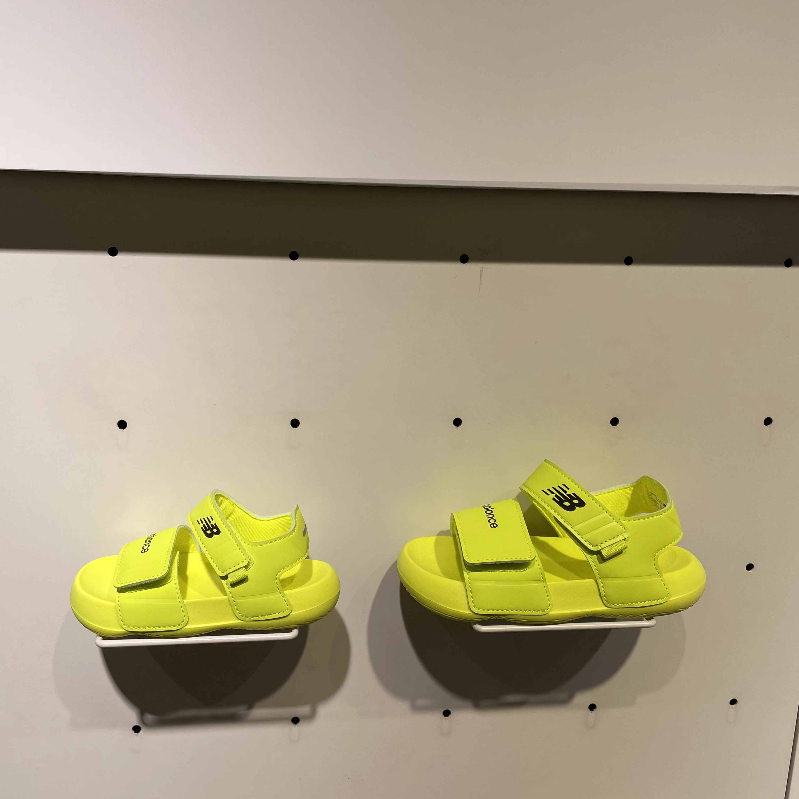 NewBalance/NB童鞋2026夏男女儿童轻便魔术贴沙滩鞋凉鞋I6330711