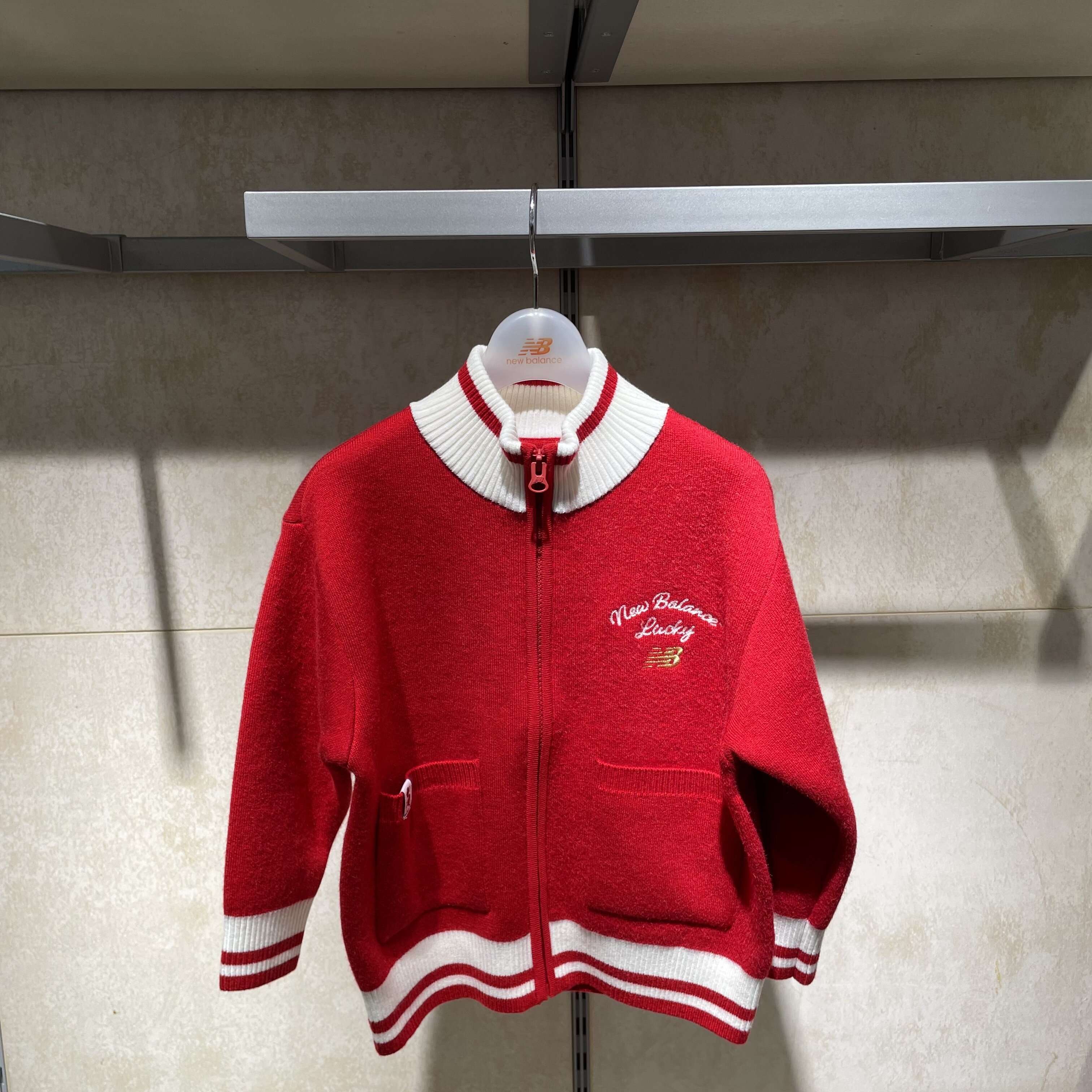 NEW BALANCE/NB2026儿童休闲运动保暖立领新年红色外套7IG11043,运动服/休闲服装,运动茄克/外套,淘宝优惠券,粉丝福利购,淘宝优惠卷
