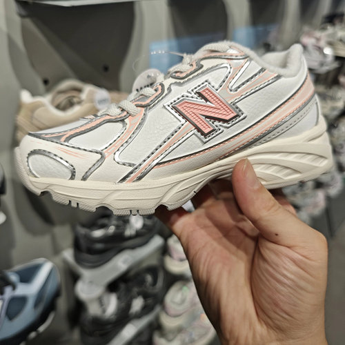 NB女童26冬款舒适减震运动鞋