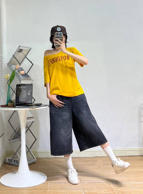 LIL CHER 美式辣妹黄色斜肩短袖t恤女夏季高级感宽松露肩上衣新款