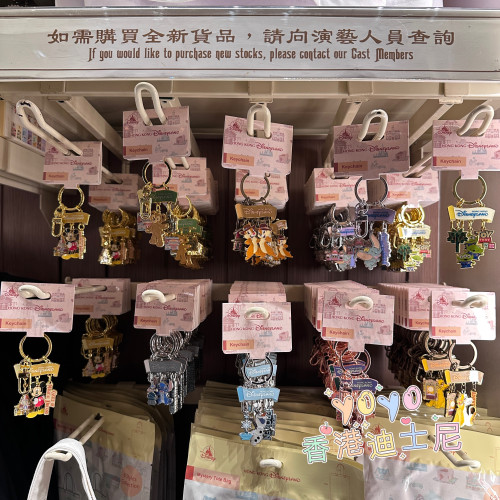 香港迪士尼乐园雪宝米奇米妮奇奇蒂蒂徽章挂件钥匙扣金属徽章挂件