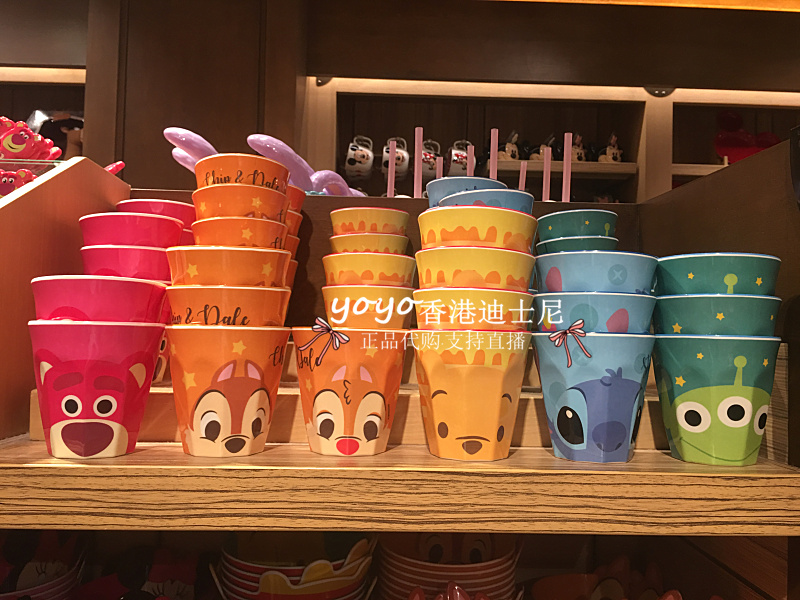 香港迪士尼钢牙大三眼草莓卡通