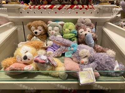 香港达菲熊雪莉玫星黛露毛绒抱枕