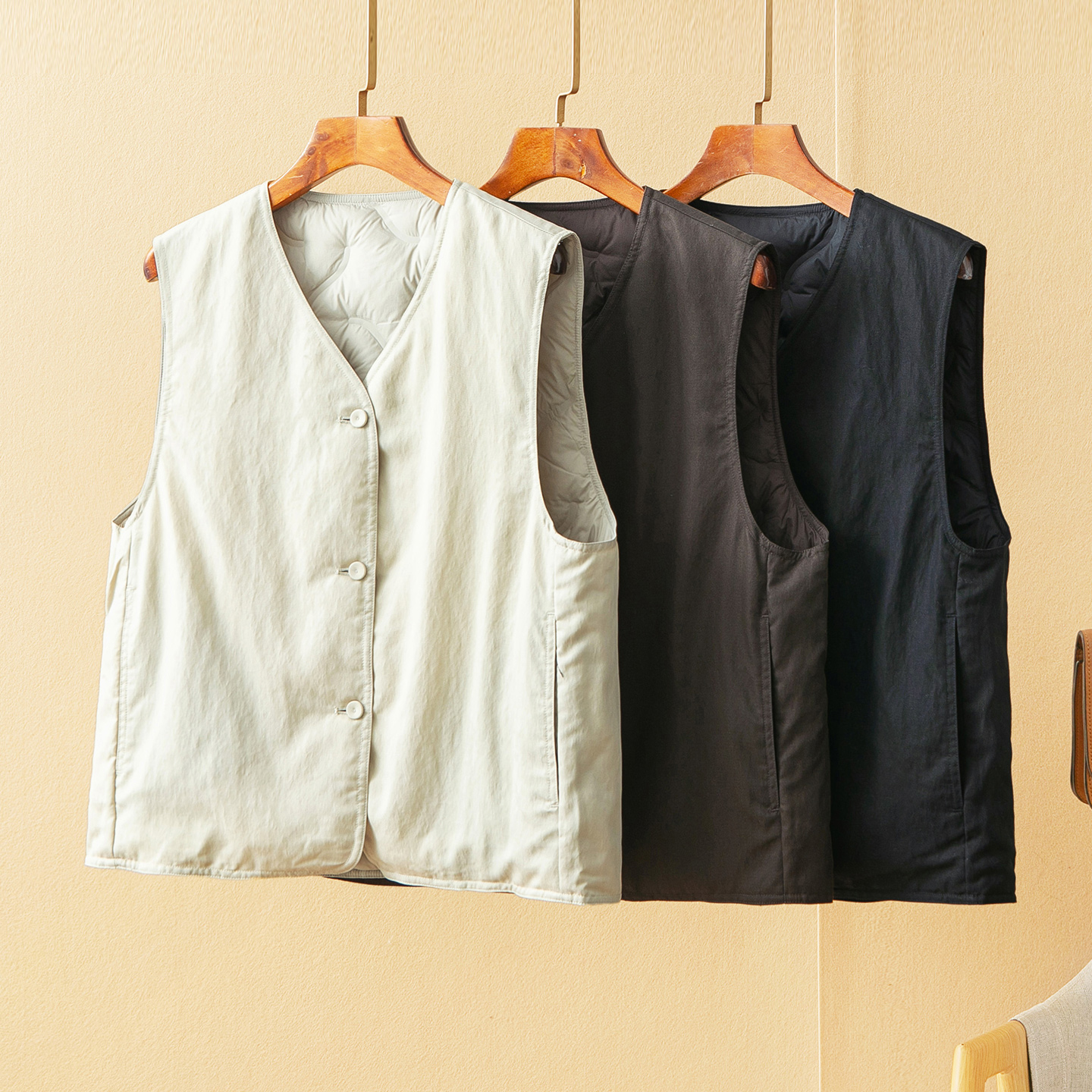 蛮文 精工日单 莱赛尔锦纶进料两面穿显瘦V领90鹅绒马甲背心56240