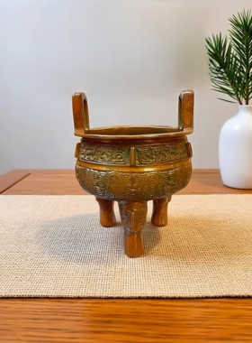云南斑铜饕餮圆鼎