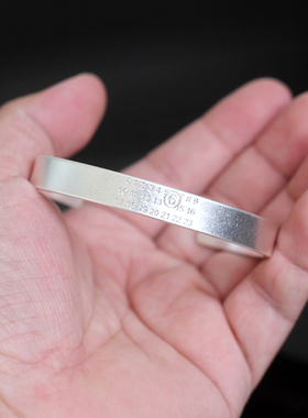 只有几个男女情侣通用手环