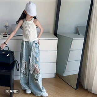 女大童夏装套装2026新款夏季韩系女孩镂空背心破洞牛仔裤两件套。