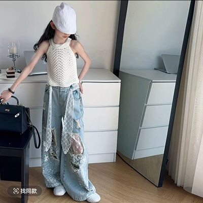 韩系女孩镂空背心破洞牛仔裤两。