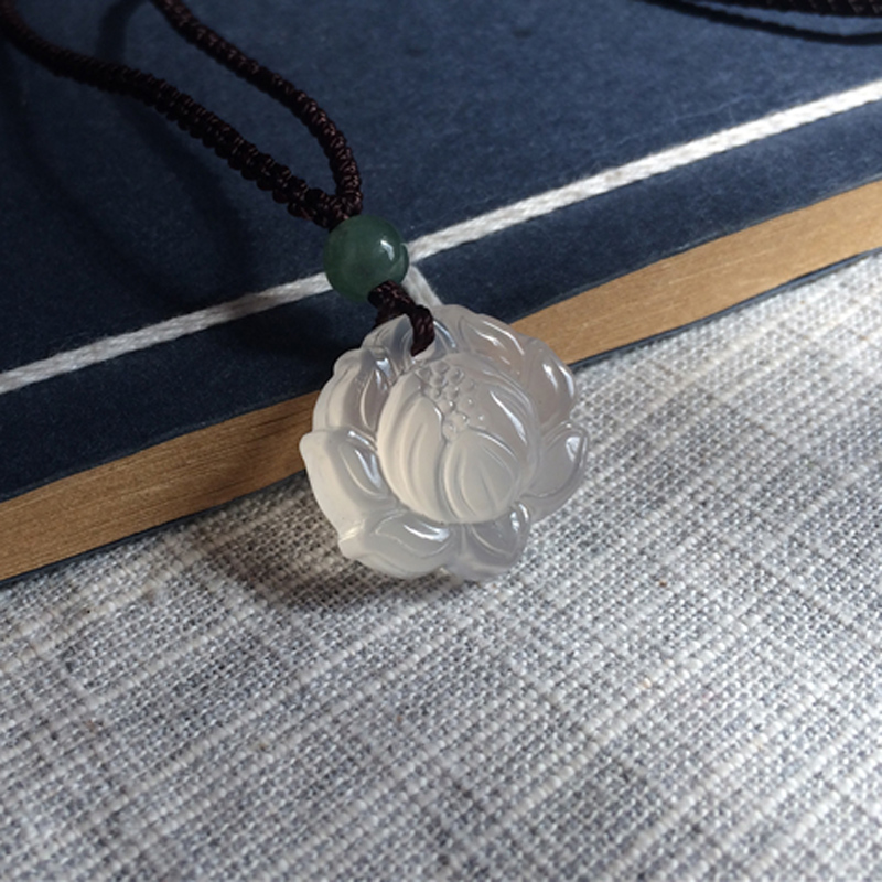 天然冰种玉髓小莲花吊坠 玛瑙莲花玉佩挂件 女士宝宝玉坠