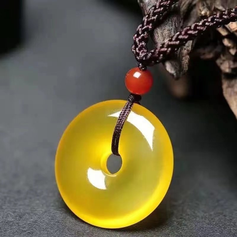 天然黄色玛瑙平安扣吊坠男女款黄色玉髓项链简约百搭送朋友