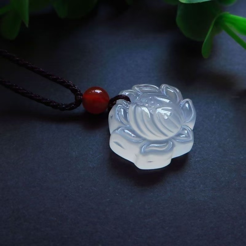 新款天然玛瑙冰种玉髓莲花吊坠荷花玉佩项链女士玉石玉坠