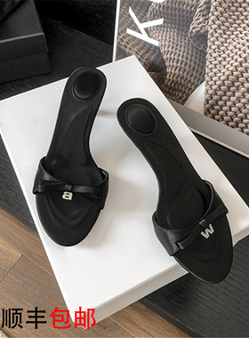 AW BV字母水钻蝴蝶结凉鞋女2026新款露趾绸缎凉拖鞋一字带高跟鞋