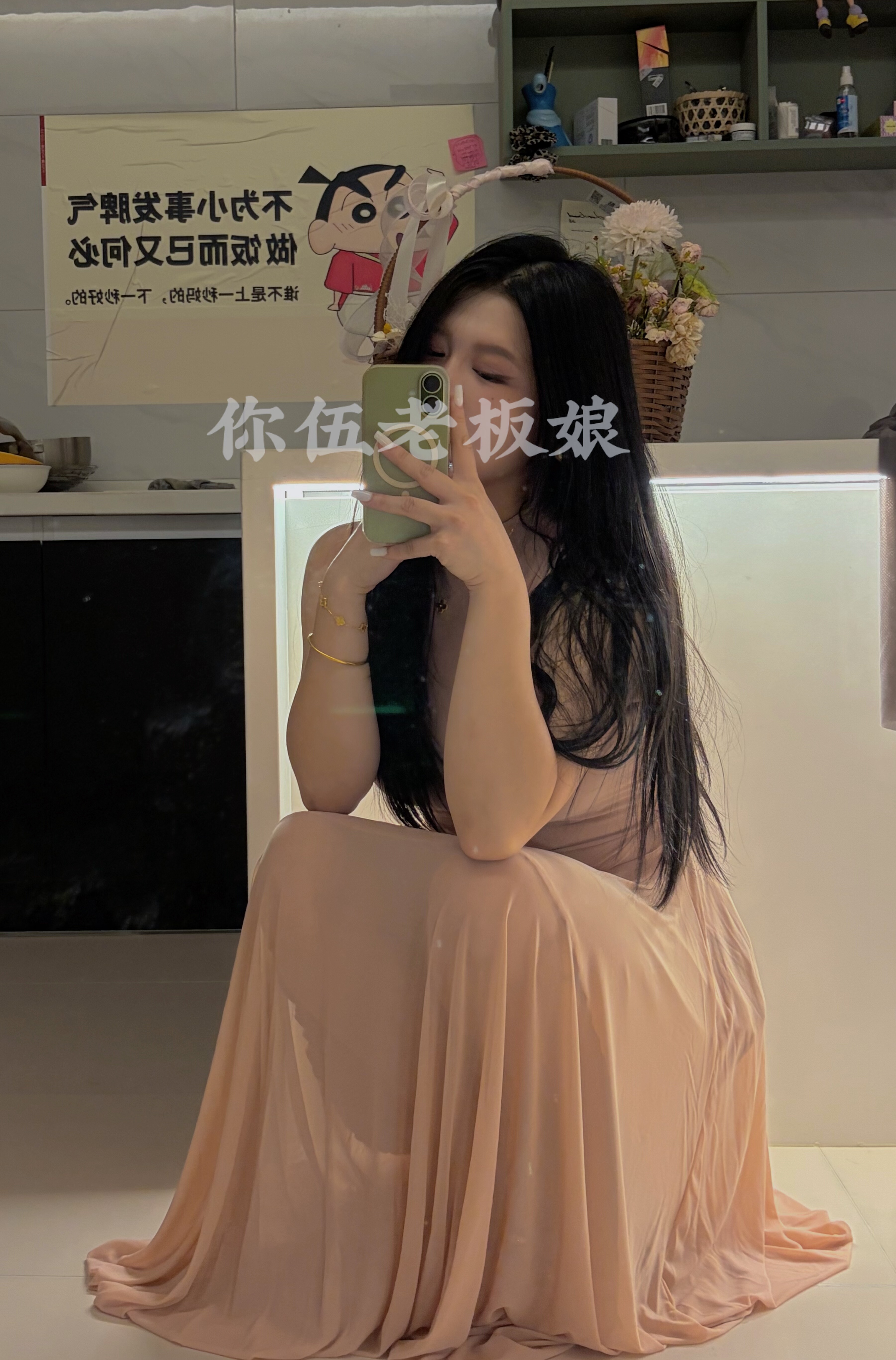 你伍老板娘“薄荷仲夏”v领系带修身显瘦复古印花连衣裙图片