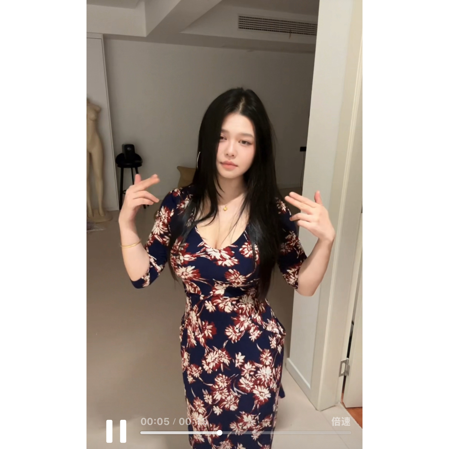 【你伍老板娘】“半熟花蕾”深v7印花小妈感连衣裙