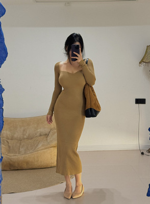 【你伍老板娘】“软黄金小姐姐”方领复古赫本风包臀裙连衣裙