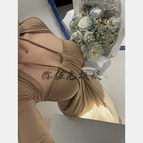【你伍老板娘】“法式纯欲”不规则兜兜挂脖季气质连衣裙