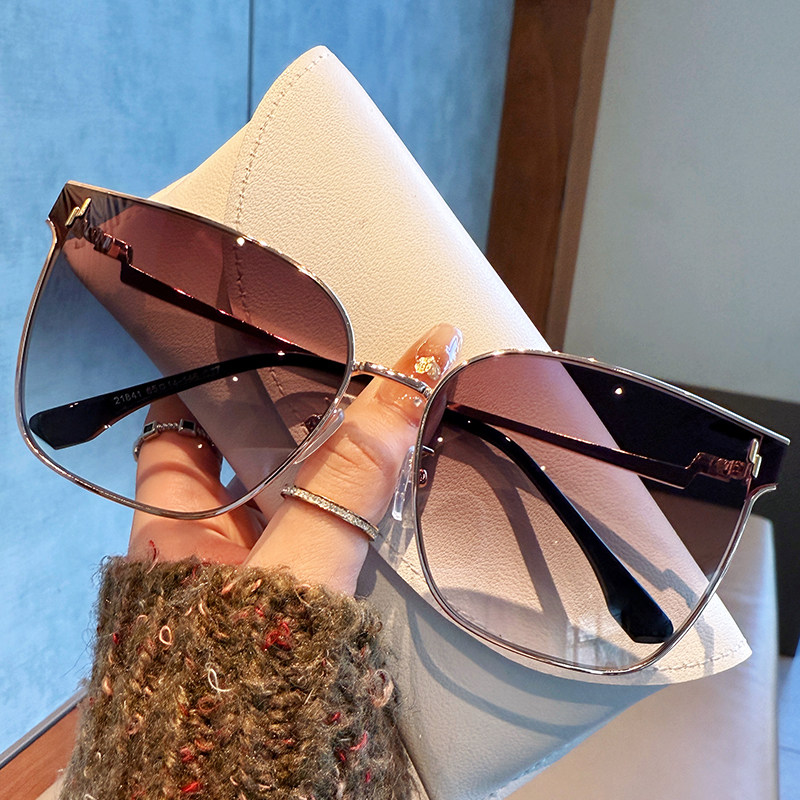 2025新款大脸框高级感显脸小防晒紫外线渐变色太阳眼镜女墨镜开车