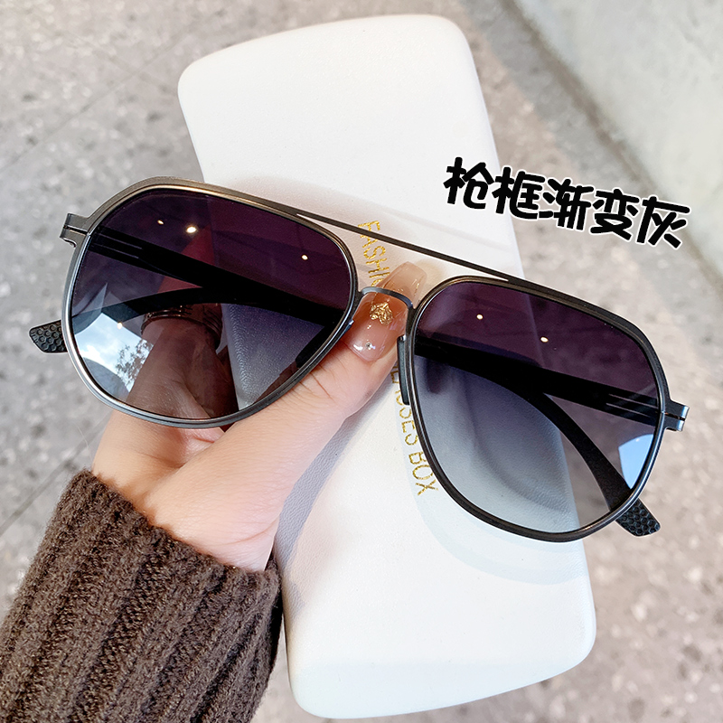 新款轻薄日夜二用偏光太阳镜男女双梁潮流时尚墨镜大框显小百搭