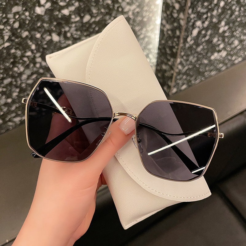 2025年新款无框太阳镜女士防紫外线时尚渐变色墨镜女潮显脸小眼镜