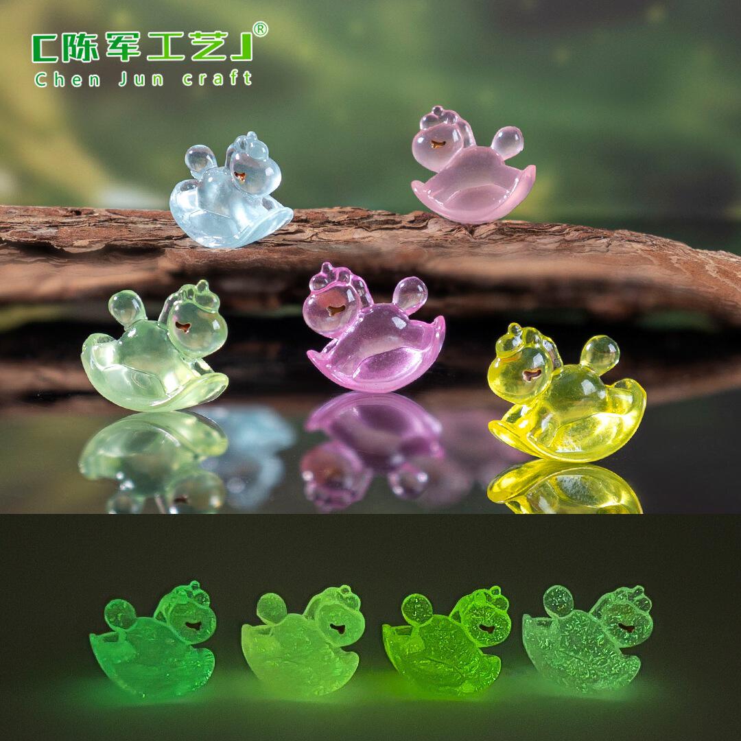 新款新品夜光彩虹摇摇马萌粒装饰品配件微景观桌面树脂小摆件萌粒