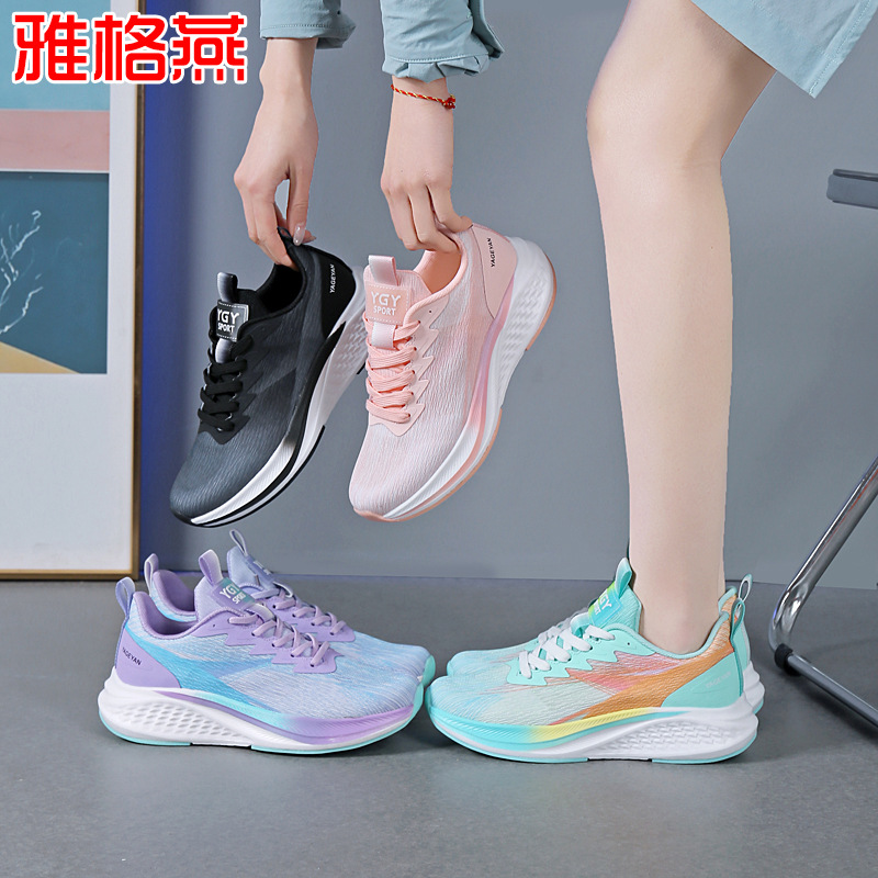 新款运动鞋软底广场舞鞋透气轻便跑步防滑运动鞋健身鞋