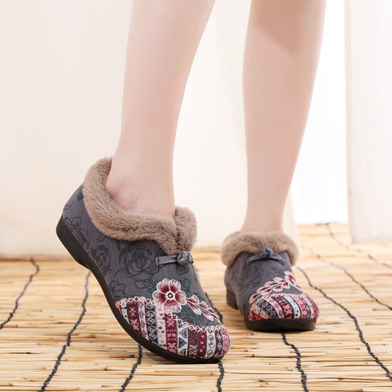 新款棉鞋女加绒加厚中老年平底绣花鞋中式民族风一脚蹬绣花汉服鞋