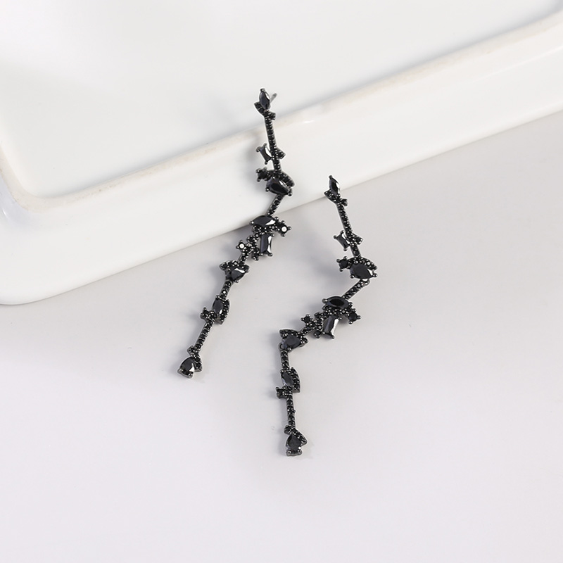 白狐狸冷艳暗黑枝条水滴