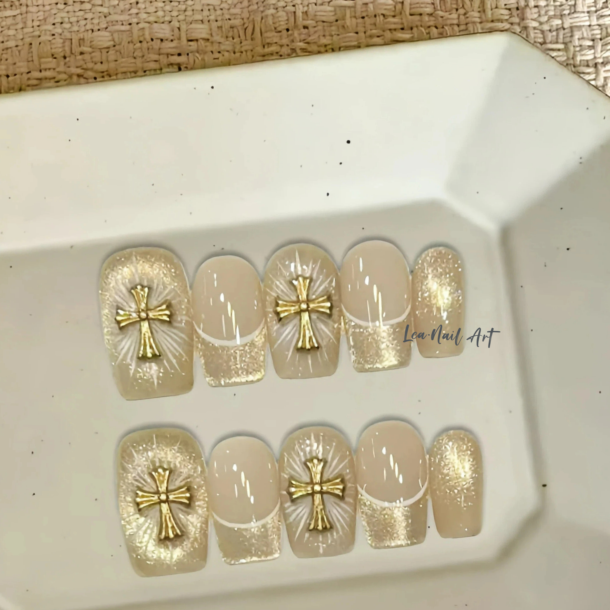 甜酷女孩｜Y2K千禧复古十字裸金新款法式高级感高品质手工穿戴甲