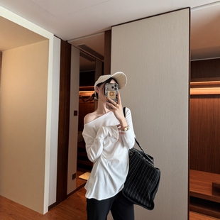 摩登mdeng197一字领斜肩修身长袖T恤女2026春季新款百搭上衣2F051