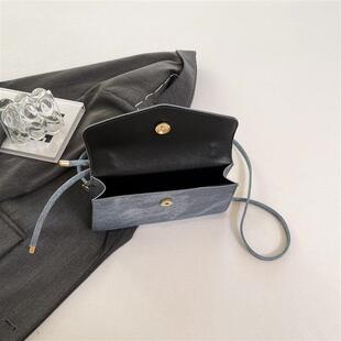 Its just about the old womans little ding-tao bag and the