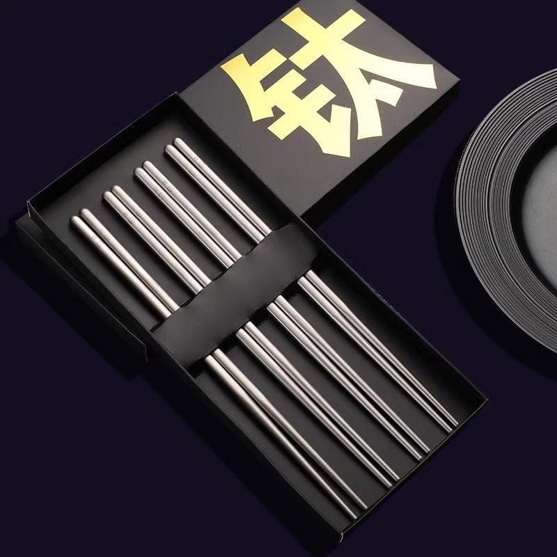 The Korean titanium sprayed stainless steel chopsticks with