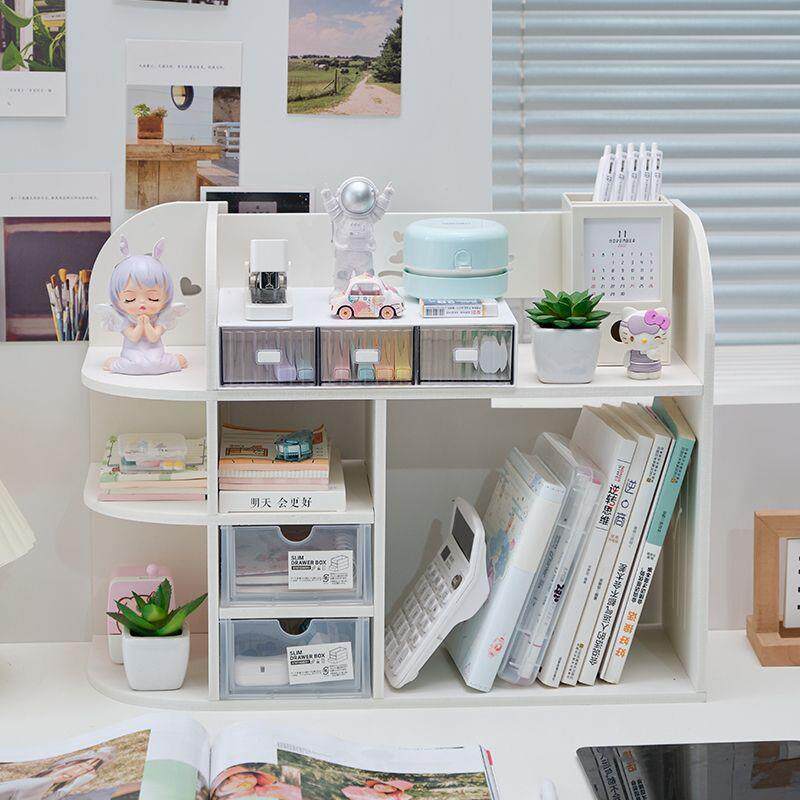 Portable on the table of the cosmetics dresser of the small