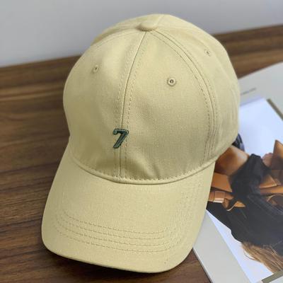 The hat girl is about 100-faced, punctured, ducks tongue wi