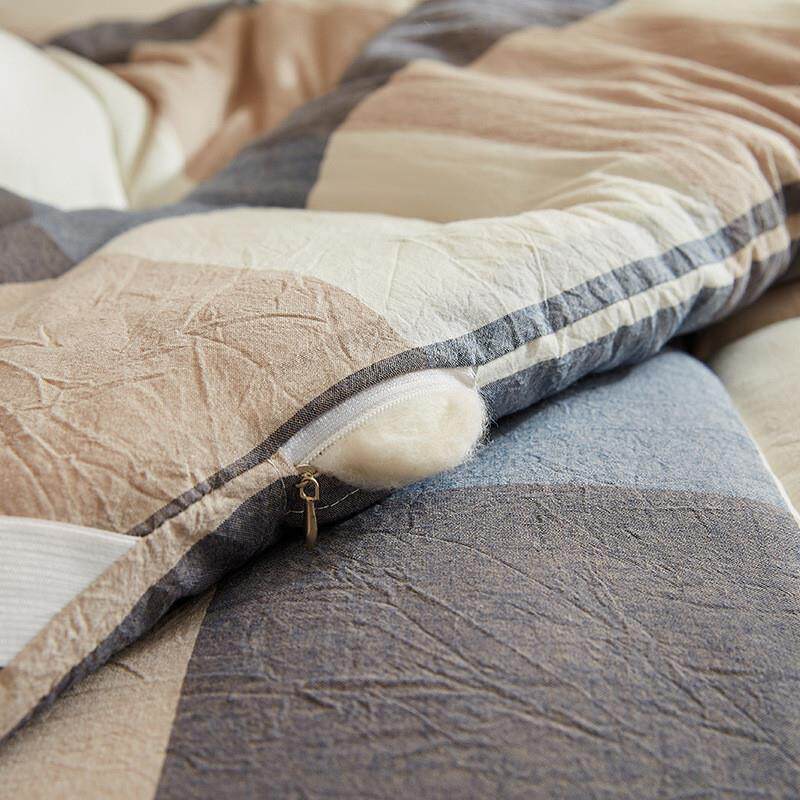 One-man cotton mattressed up and down in the student dorm ro