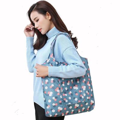 The kosher bouquet folds an Oxford bag with a single shoulde