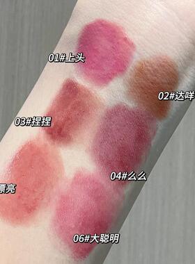 Love the solid lips and the wet water mirrors   The g