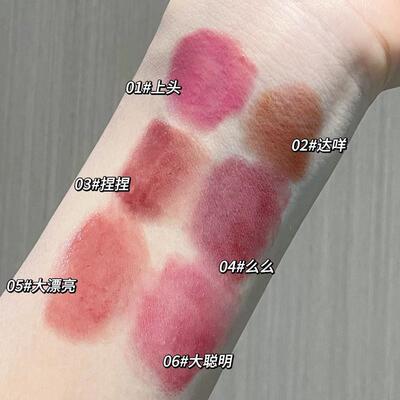 Love the solid lips and the wet water mirrors   The g