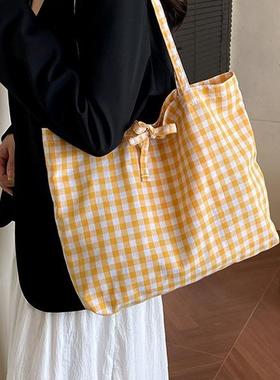 Koreas red-gauge duffel bag, 2025, and a high-capacity trav