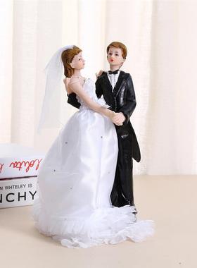 West-style wedding cake decorating cake racking, decorating